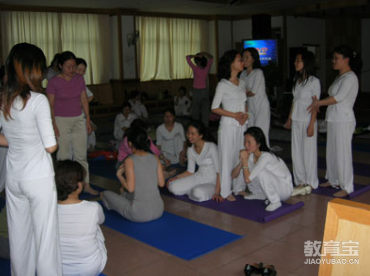 几个简单的可以在室外练习的瑜伽动作