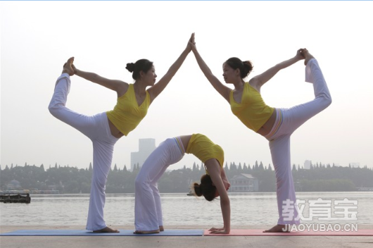 简单五式瑜伽塑造曼妙背部曲线