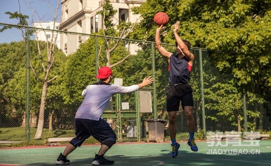 男孩学打篮球有什么益处