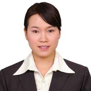 龙满英