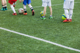 小学生踢足球的好处有哪些？